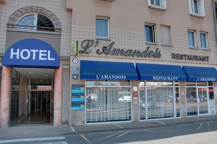 Hotel Restaurant L'Amandois Saint-Amand-Montrond Exterior photo